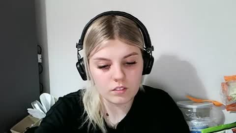 Snapshot of never_enoughh chatting on 06.15.26 never_enoughh online show from 06.15.26