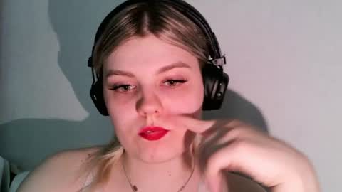 Snapshot of never_enoughh chatting on 06.23.26 never_enoughh online show from 06.23.26