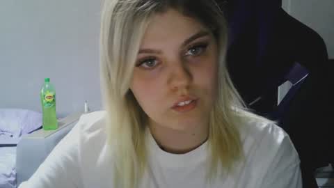 Snapshot of never_enoughh chatting on 08.04.26 never_enoughh online show from 08.04.26