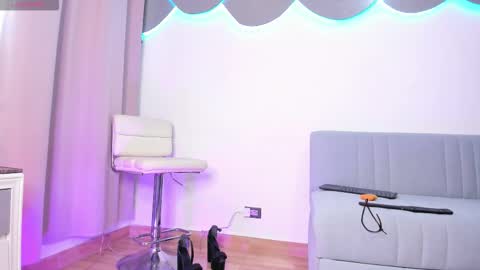 Snapshot of newbarbiedolly chatting on 10.23.25 ximena online show from 10.23.25