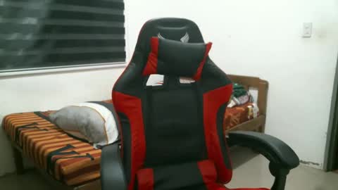 Snapshot of newest_star69 chatting on 02.13.25 Lucy Pearl online show from 02.13.25