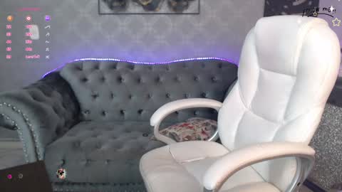 Snapshot of neytiri_moon chatting on 02.08.25 Sandra online show from 02.08.25
