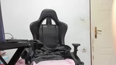 Snapshot of nezukokamado chatting on 12.02.25 Shinobu Koch online show from 12.02.25