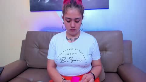 Estefani  online show from 01.29.25