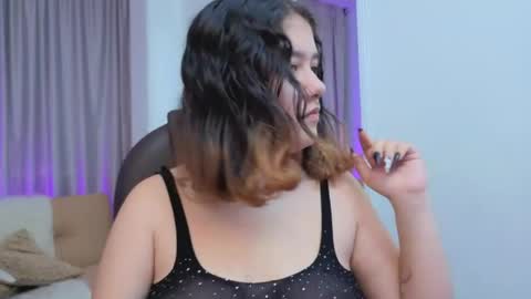 Estefani  online show from 04.13.26