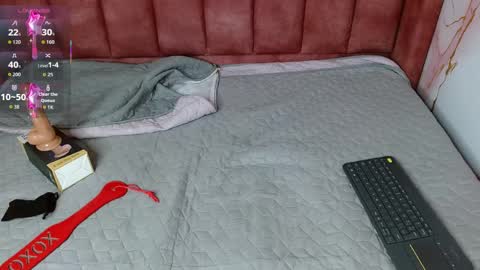 nia_thompsom online show from 04.08.26