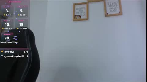 Snapshot of niaa_33 chatting on 01.07.25 Mia online show from 01.07.25