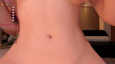 Snapshot of niaholland chatting on 12.09.24 SQUIRTER DOLL online show from 12.09.24