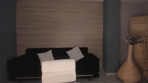 Snapshot of niaholland chatting on 12.27.24 SQUIRTER DOLL online show from 12.27.24