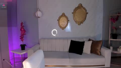 Snapshot of niaholland chatting on 02.28.25 SQUIRTER DOLL online show from 02.28.25