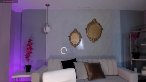 Snapshot of niaholland chatting on 03.03.25 SQUIRTER DOLL online show from 03.03.25