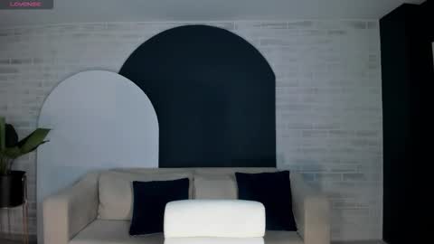 Snapshot of niaholland chatting on 10.05.25 SQUIRTER DOLL online show from 10.05.25