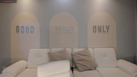 Snapshot of niaholland chatting on 10.12.25 SQUIRTER DOLL online show from 10.12.25