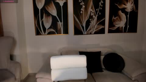 Snapshot of niaholland chatting on 02.01.26 SQUIRTER DOLL online show from 02.01.26