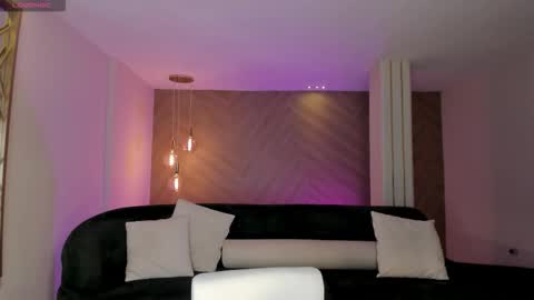 Snapshot of niaholland chatting on 02.05.26 SQUIRTER DOLL online show from 02.05.26