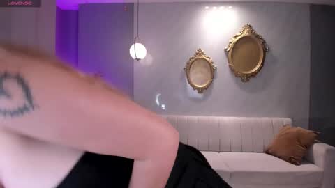 Snapshot of niaholland chatting on 02.19.26 SQUIRTER DOLL online show from 02.19.26