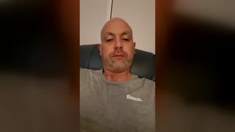 Snapshot of niallob chatting on 08.03.26 niallob online show from 08.03.26