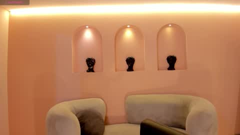 Snapshot of niasalvatore chatting on 10.19.25 Call me Nia online show from 10.19.25