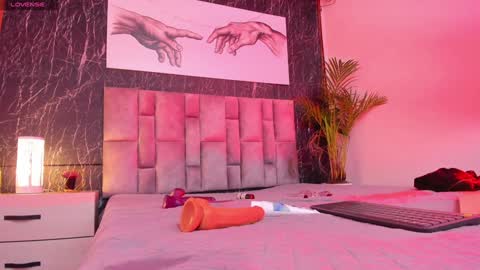 Nicolle  online show from 01.22.25