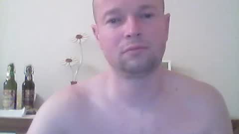 Snapshot of nick1990b chatting on 03.04.25 nick1990b online show from 03.04.25