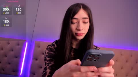 Snapshot of nickierainer chatting on 12.08.24 Nickie online show from 12.08.24