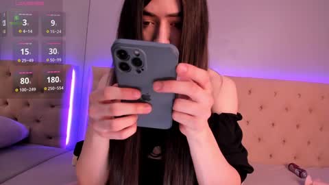 Snapshot of nickierainer chatting on 12.26.24 Nickie online show from 12.26.24