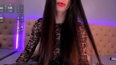 Snapshot of nickierainer chatting on 01.01.25 Nickie online show from 01.01.25