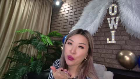 Snapshot of nicky_owl chatting on 12.13.24 Today is my 41st birthday And in 2 hours Im waiting for you on the stream Stock up on tokens and a good mood Nicky online show from 12.13.24