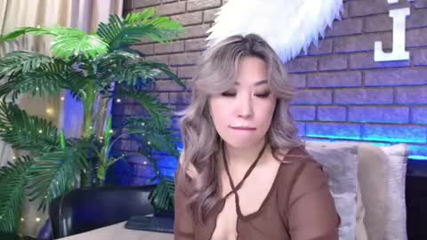 Snapshot of nicky_owl chatting on 02.19.25 Today is my 41st birthday And in 2 hours Im waiting for you on the stream Stock up on tokens and a good mood Nicky online show from 02.19.25