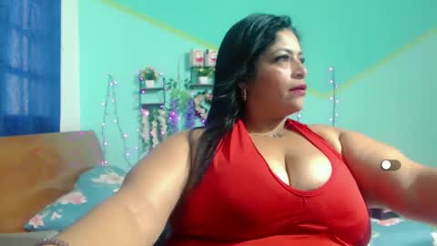 Snapshot of nickyribeiro chatting on 02.13.25 nickyribeiro online show from 02.13.25