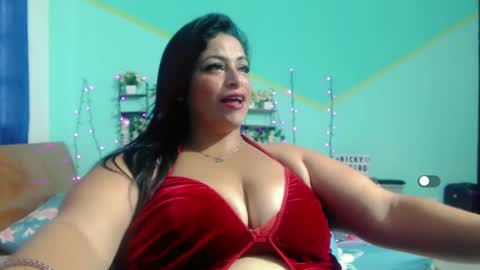 Snapshot of nickyribeiro chatting on 02.14.25 nickyribeiro online show from 02.14.25