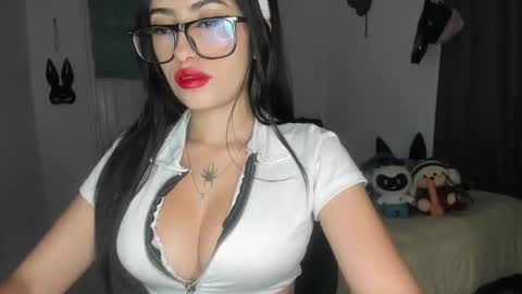 Snapshot of nickyvixenn chatting on 01.10.25 Nicolle online show from 01.10.25