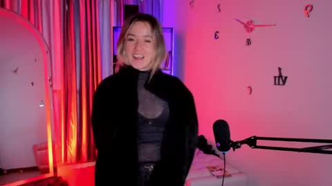 Snapshot of nickywindsor chatting on 05.14.26 Nicky online show from 05.14.26
