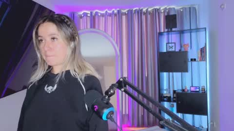 Snapshot of nickywindsor chatting on 05.29.26 Nicky online show from 05.29.26