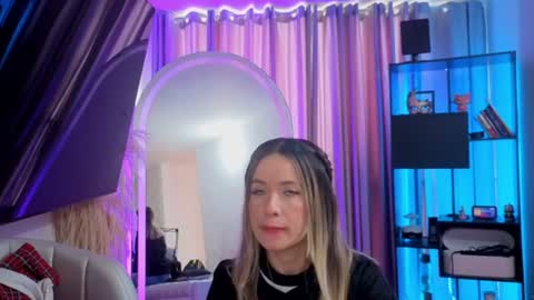 Snapshot of nickywindsor chatting on 06.30.26 Nicky online show from 06.30.26