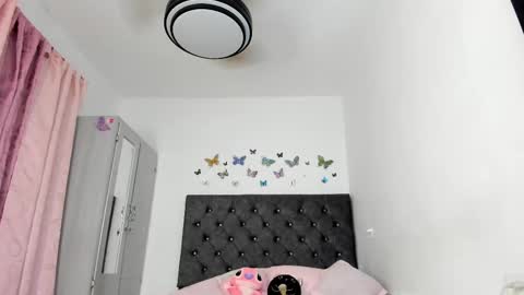 Snapshot of nicol3_0 chatting on 10.19.25 Nicole online show from 10.19.25