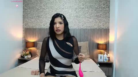 Nicol Alvarez online show from 01.11.26