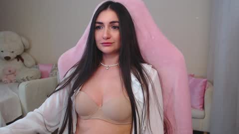 Nicole Online at about after 1000  6  UK time or 900  - 500  UK time it approximate time interval online show from 02.08.25