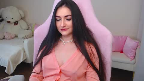 Nicole Online at about after 1000  6  UK time or 900  - 500  UK time it approximate time interval online show from 03.09.25