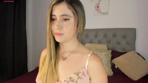 Snapshot of nicol_swift_ chatting on 04.23.26 Nicol online show from 04.23.26