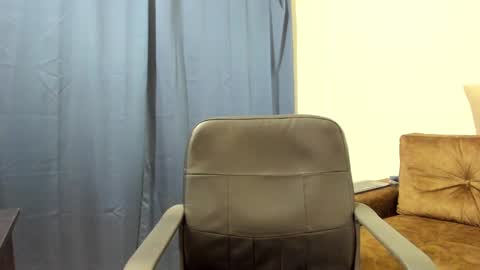 Snapshot of nicol_western chatting on 01.14.25 Nicol online show from 01.14.25