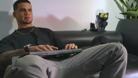 Snapshot of nicolas_veiny chatting on 11.26.25 Nicolas online show from 11.26.25