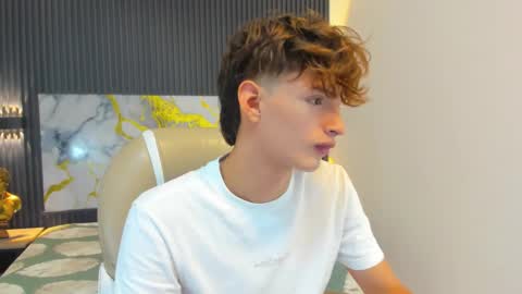 Snapshot of nicolasferrer18 chatting on 11.18.25 nicolasferrer18 online show from 11.18.25