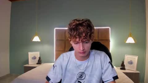 Snapshot of nicolasferrer18 chatting on 11.19.25 nicolasferrer18 online show from 11.19.25