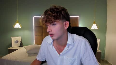 Snapshot of nicolasferrer18 chatting on 11.20.25 nicolasferrer18 online show from 11.20.25