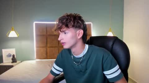 Snapshot of nicolasferrer18 chatting on 11.22.25 nicolasferrer18 online show from 11.22.25