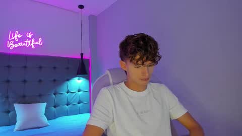 Snapshot of nicolasferrer18 chatting on 11.24.25 nicolasferrer18 online show from 11.24.25