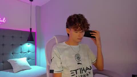 Snapshot of nicolasferrer18 chatting on 11.25.25 nicolasferrer18 online show from 11.25.25