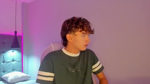 Snapshot of nicolasferrer18 chatting on 11.28.25 nicolasferrer18 online show from 11.28.25