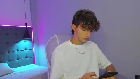 Snapshot of nicolasferrer18 chatting on 12.17.25 nicolasferrer18 online show from 12.17.25